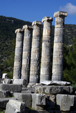 Колонны храма Афины в Приене