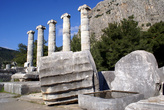 Руины храма Афины в Приене