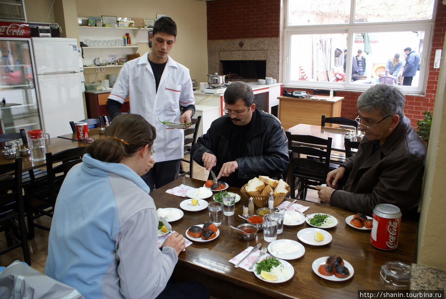 В кафе в Салихли Салихли, Турция