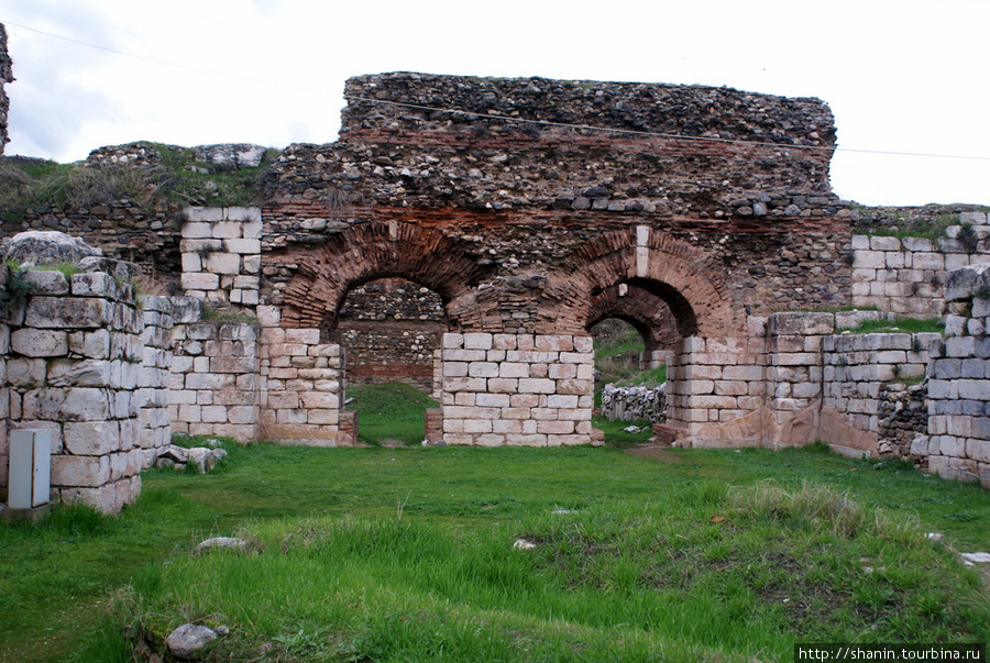 Руины римской бани в Сардах Эгейский регион, Турция