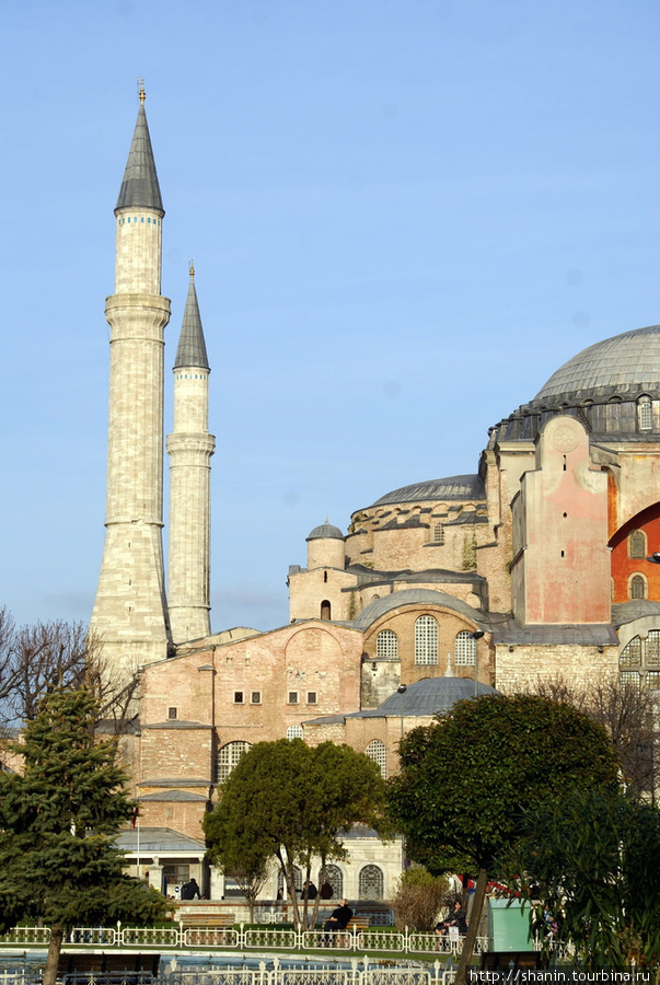 Собор Святой Софии в Стамбуле с минаретами Стамбул, Турция