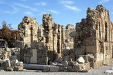 Руины базилики у храма Афины в Сиде