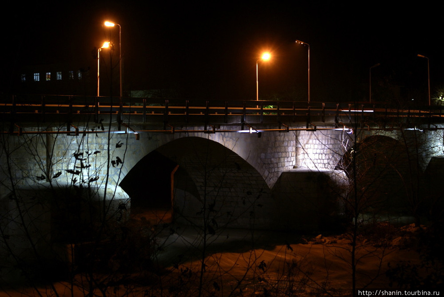 Мост в Силифке ночью Силифке, Турция