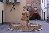 фонтан в небольшом дворике