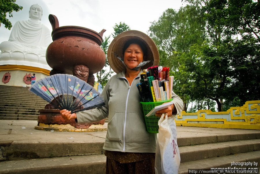Пагода Long Son, покупай веер! Нячанг, Вьетнам