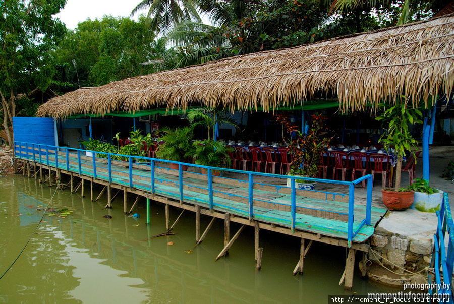 Ресторанчик на реке Нячанг, Вьетнам