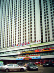 Гостиница Измайлово Альфа появилась в столице в 1980 году в преддверии Олимпиады. Точное название этой гостиницы звучит сегодня так – гостиничный комплекс «Альфа», который включает в себя трёхзвёздночный отель и конференц-центр