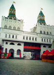 От гостиницы Альфа до Кремля в Измайлово не более пяти минут пешком. Входные ворота в Измайловский кремль — уникальный культурно-развлекательный центр столицы
