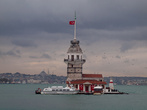 Стамбул. Кыз Кулеси (девичья башня) в проливе Босфор. На этом островке рядом с азиатским берегом раньше была таможня, а сейчас ресторан.