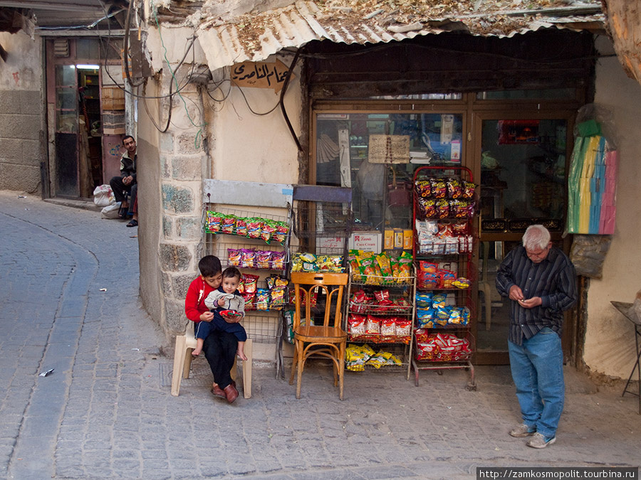 Типичный магазинчик в переулках старого города Дамаск, Сирия