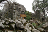 Руины каменного здания в Термесе