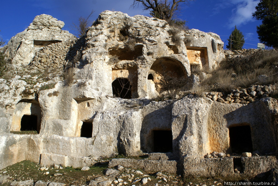 Гробницы в скале Силифке, Турция