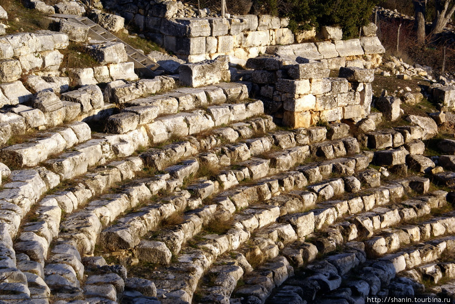 Руины римского театра Силифке, Турция