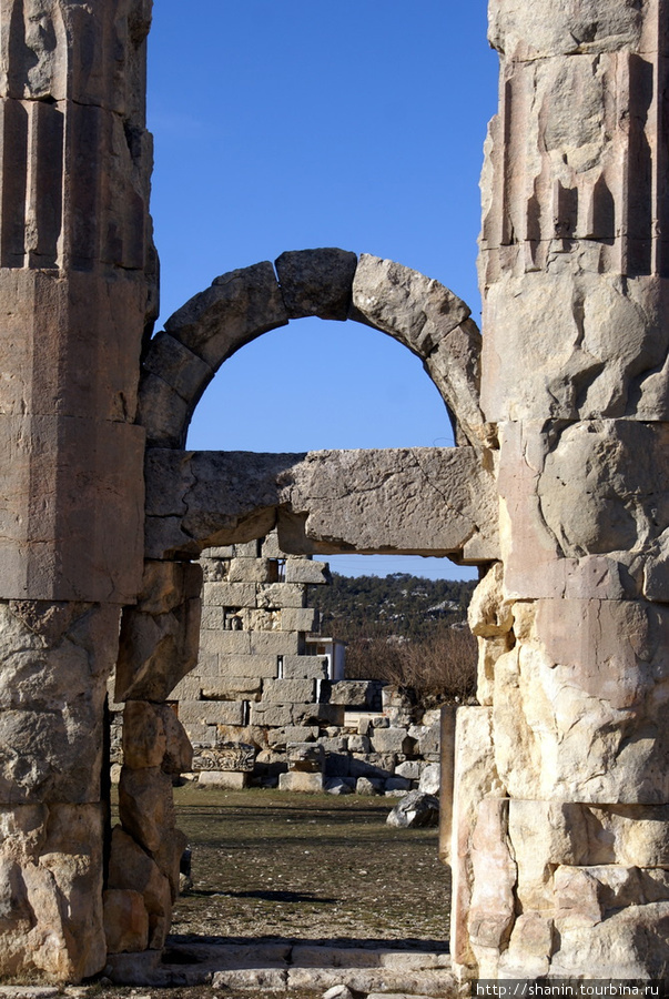 Руины храма Силифке, Турция