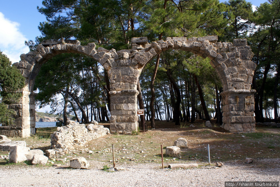 Руины Акведука в Фаселисе Анталия, Турция