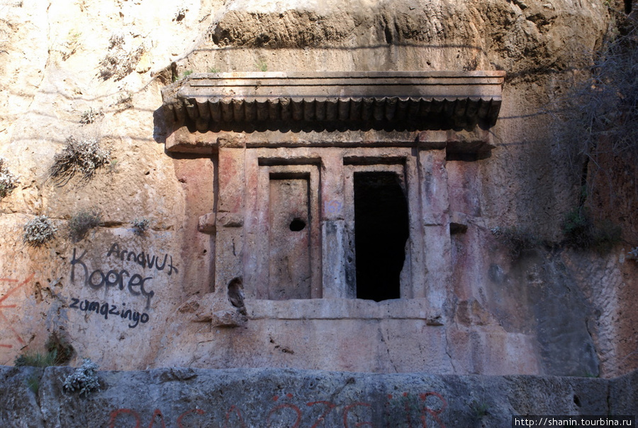 Ликийская скальная гробница в Фетхие Фетхие, Турция