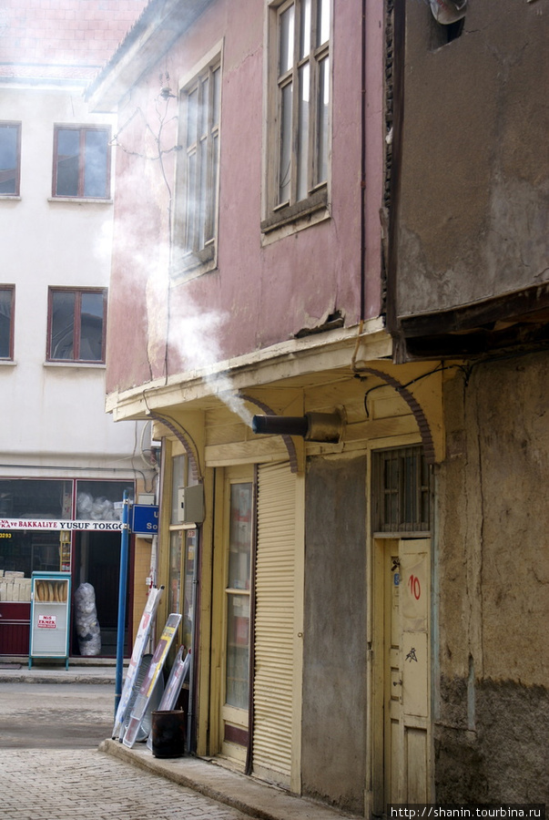 Буржуйка как средство отопления холодной зимой Испарта, Турция
