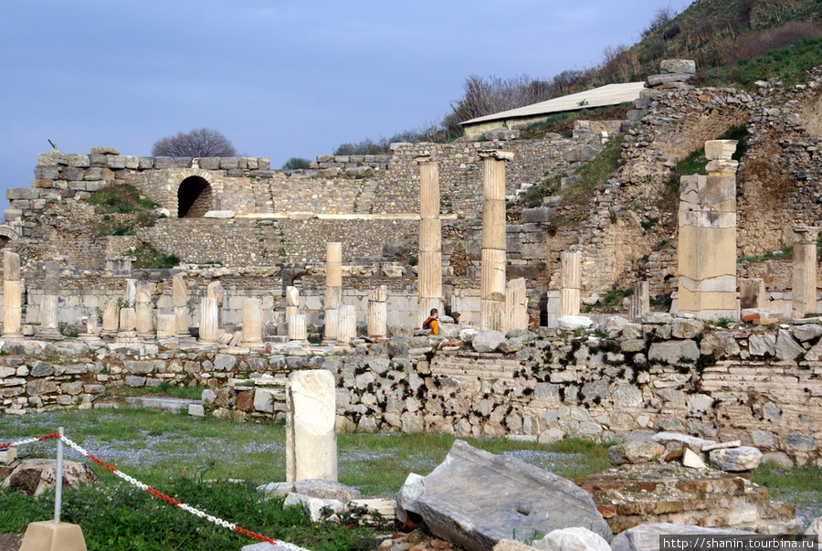 Колонны в Эфесе Эфес античный город, Турция