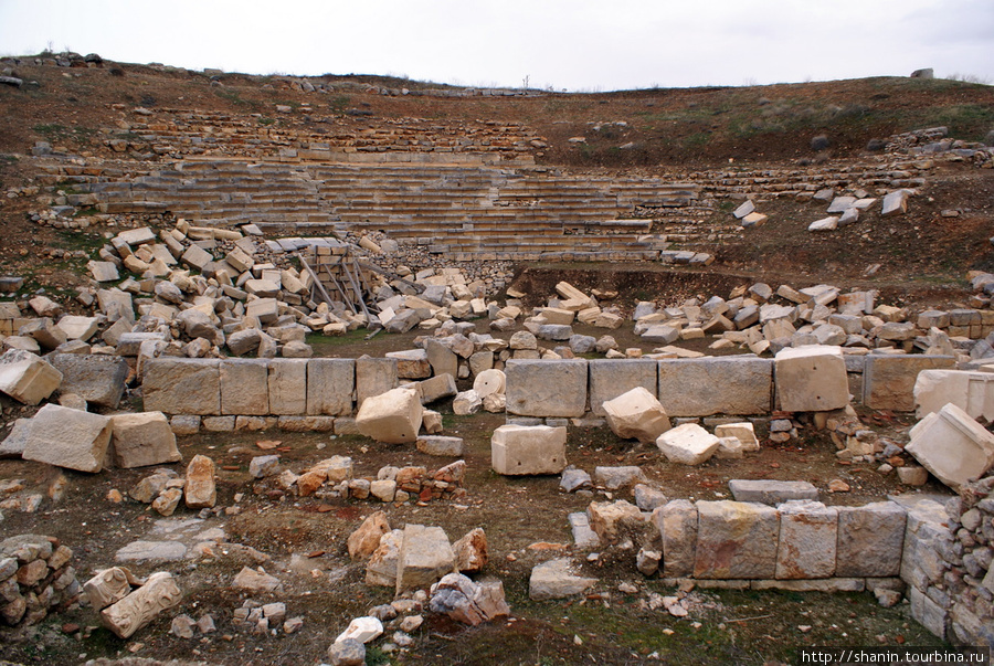 Руины театра Ялвач, Турция