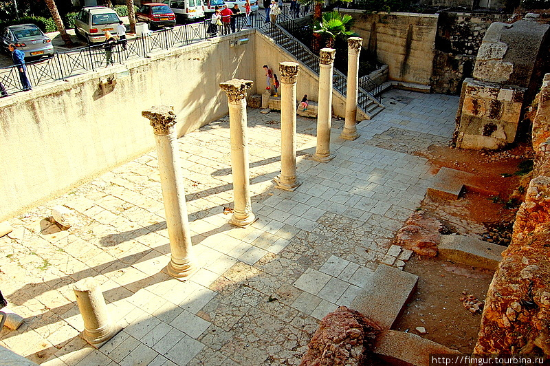 Фрагмент главной улицы Иерусалима- Кардо, времён Византийского владычества. Иерусалим, Израиль