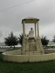 Памятник  Махатме Ганди
