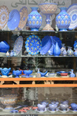 Отдельно хочу отметить иранскую роспись по керамике. Если ещё в Исфахане я смог пройти мимо лавки, где продаются безумной красоты кувшины, вазы, тарелки и пр., то в Ширазе я сказал Саше: «так, идём покупать что-нибудь тут вместе». И мы купили.