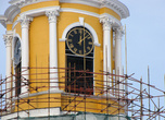 Фрагмент четвертого яруса — часы — появились совсем недавно, после реставрации.