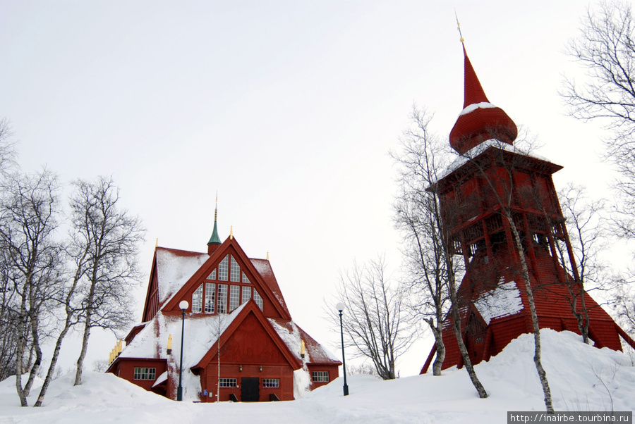 По мнению шведов — это самое красивое деревянное здание в стране в каком-то году... Церковь в Кируне открыли в 1912 г. Внутри изумительно красиво и уютно! Кируна, Швеция