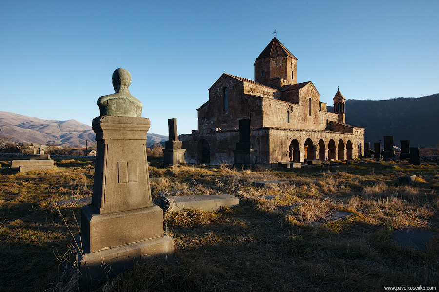 Церковь Одзунского монастыря. Начало строительства относят к VI веку, впоследствие строения многократно реконструировались и достраивались Армения