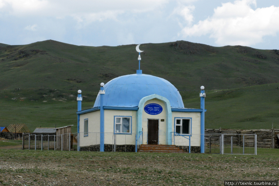Мечеть. Основное население Ташанты — казахи, основная религия — ислам. Кош-Агач, Россия