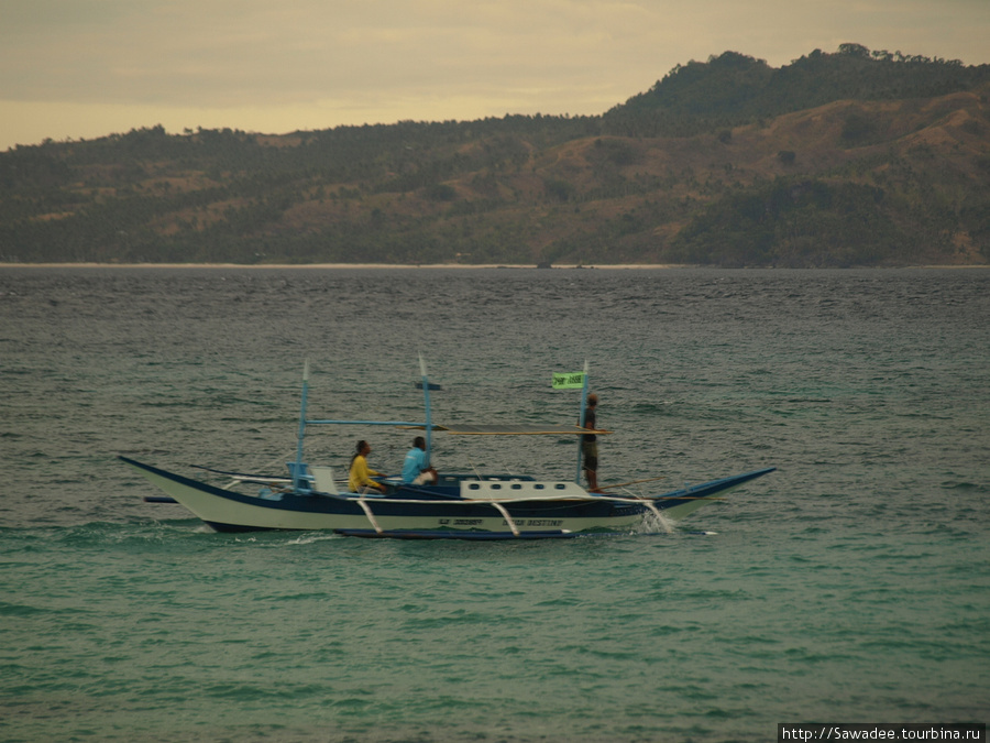Вид с Пука шелл на остров Карабао Остров Боракай, Филиппины