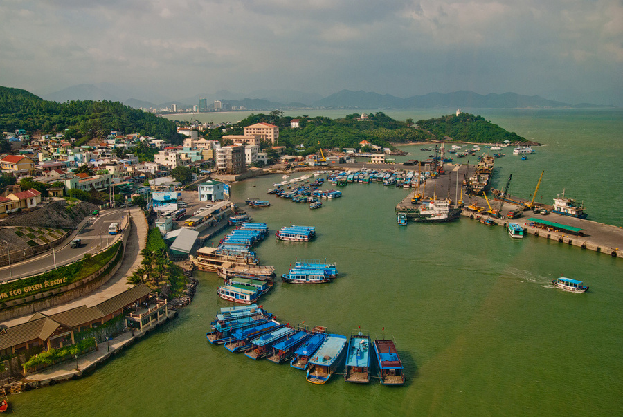Вид из кабинки на бухту Нячанга Нячанг, Вьетнам