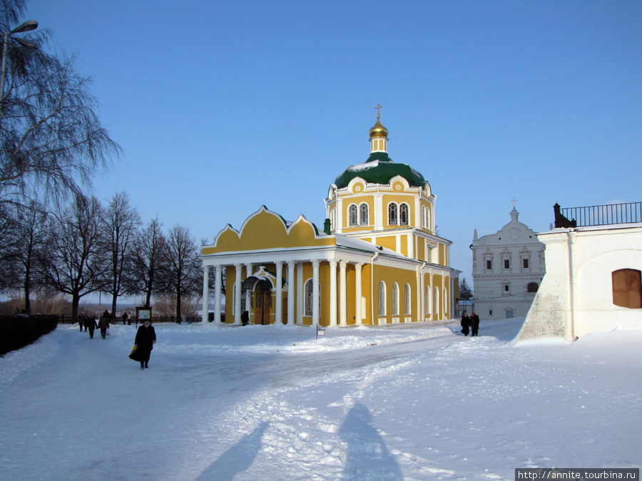 Вид на Христорождественский собор (XV — XIX в.в.) с Кремлёвского вала.