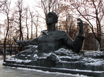 Памятник Есенину на Трубежной набережной