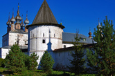 Михайло-Архангельский монастырь (XIII век, между прочим, хотя собор и конца XVIII, что хорошо заметно)