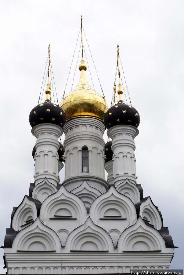 Купола собора Веры, Надежды, Любви и матери их Софьи в Багратионовске Багратионовск, Россия