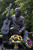 Памятник Владимиру Высоцкому в Центральном городском парке Калин инграда