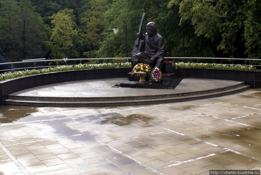 Памятник Владимиру Высоцкому в Центральном городском парке Калининград, Россия