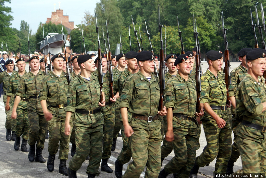Идет морская пехота Балтийск, Россия