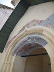 Сохранившиеся фрагменты древних фресок. Последняя перестройка датируется концом XVII века.