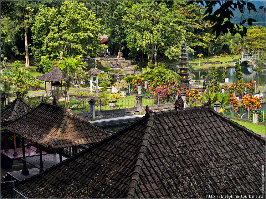 Водный дворец Тиртаганга, Индонезия