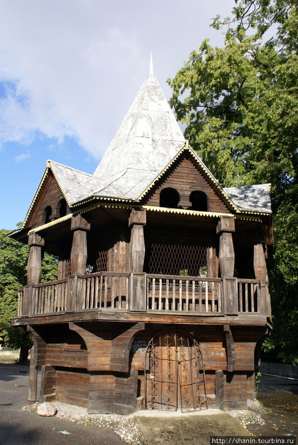 Двухэтажный деревянный терем Калининград, Россия