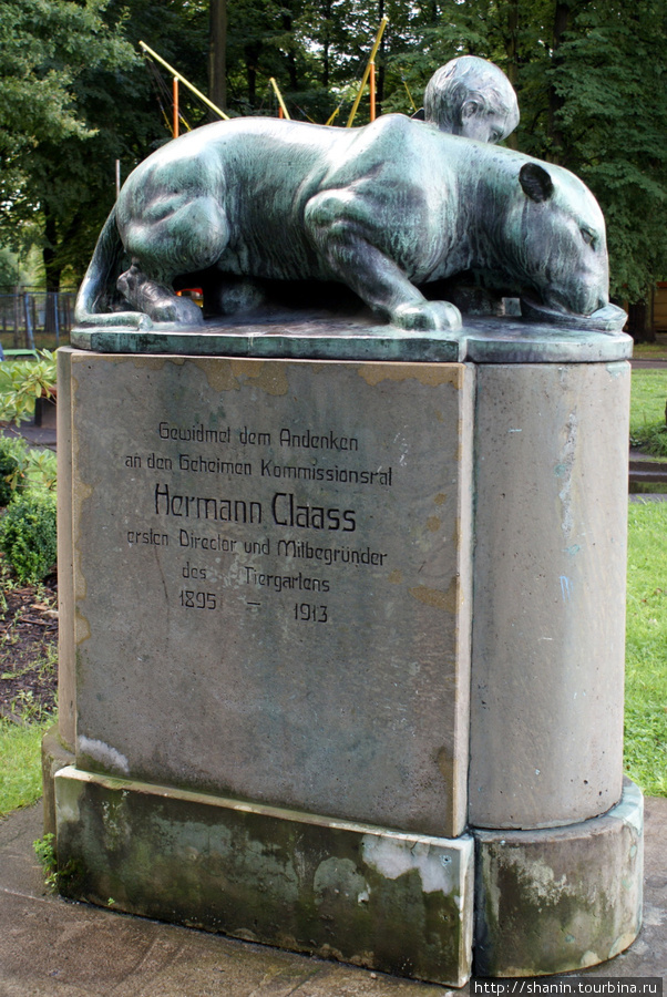 Памятник основателю зоопарка Герману Клаасу Калининград, Россия