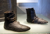 Ботинки взрослого викинга, на вид где-то 35й русский размер.