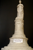 Копия статуи королеве Луизе