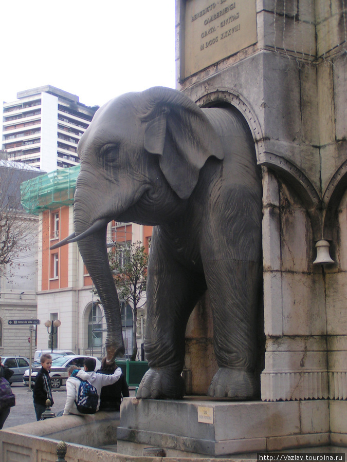 Фонтан слонов / Fontaine des elephants