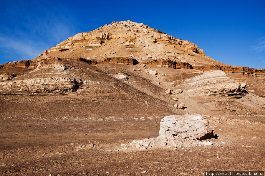 Горы в окрестностях Бавити Фарафра, Египет