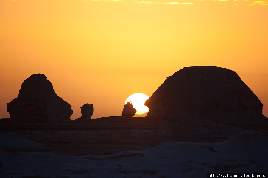Рассвет в Белой пустыне Фарафра, Египет