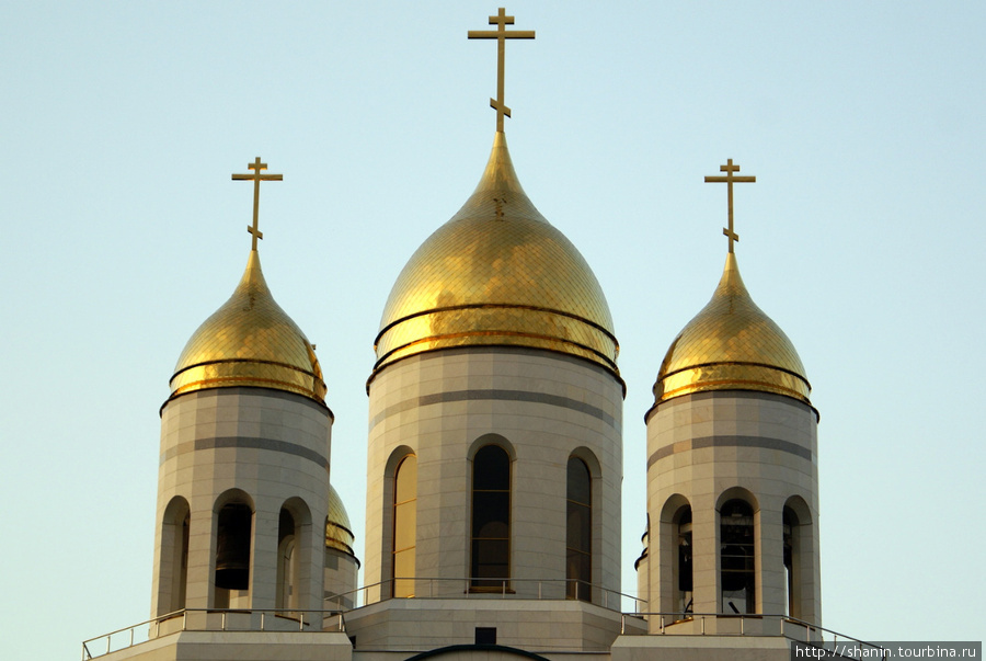 Купола собора Христа Спасителя в Калининграде Калининград, Россия