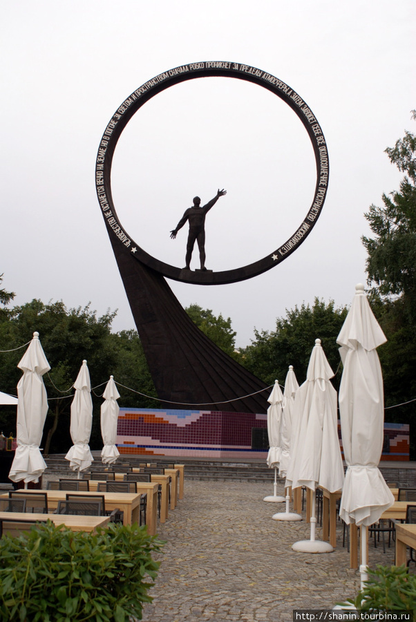 Памятник покорителям космоса в Калининграде Калининград, Россия